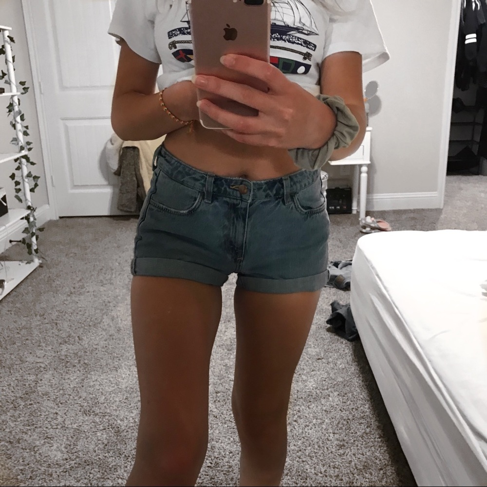 Regular waist shorts